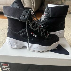 WOMEN’S BLACK FILA DISRUPTOR CANVAS SIZE 7.5